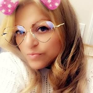 Meet your Posher, Alejandra